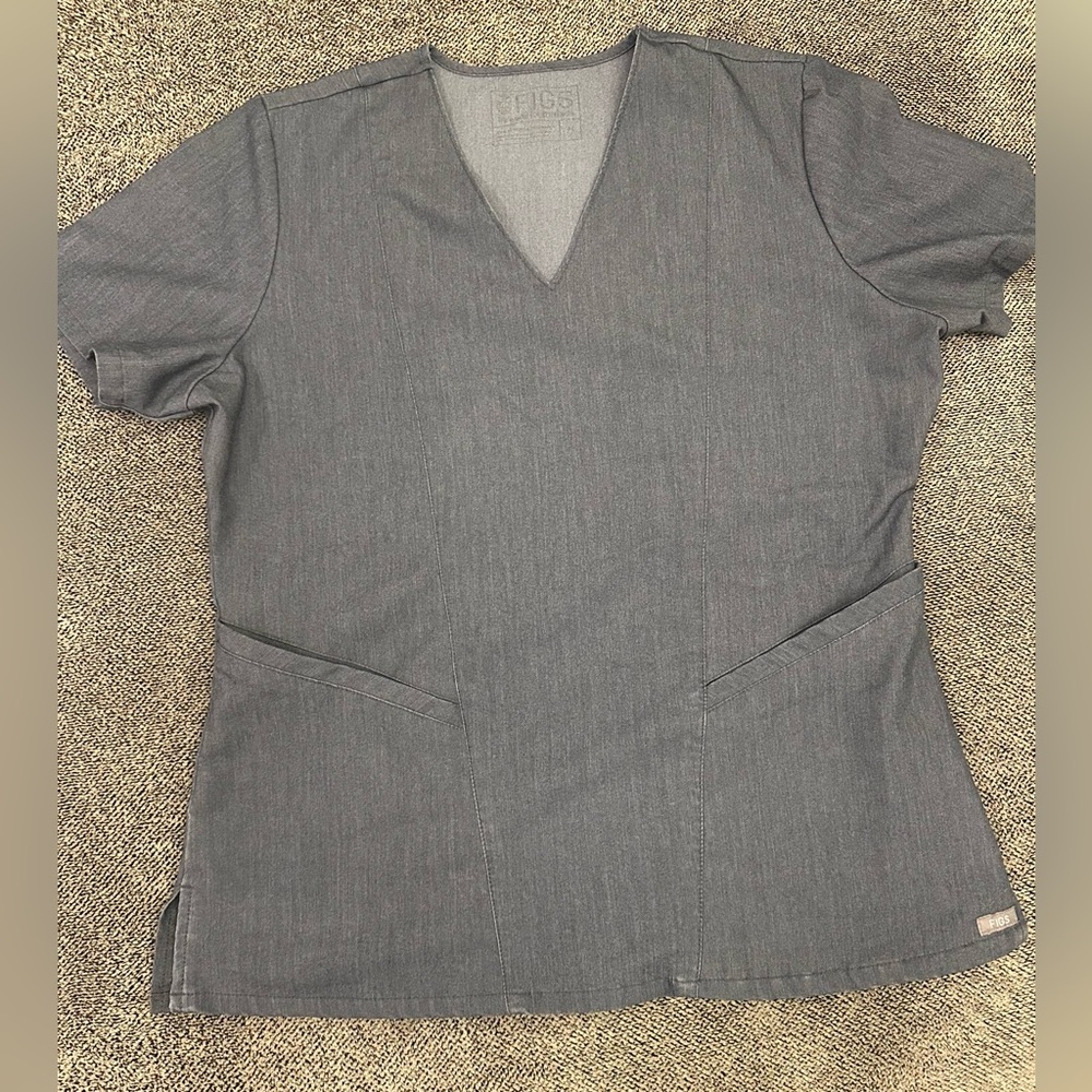 Figs gray scrub top Size medium